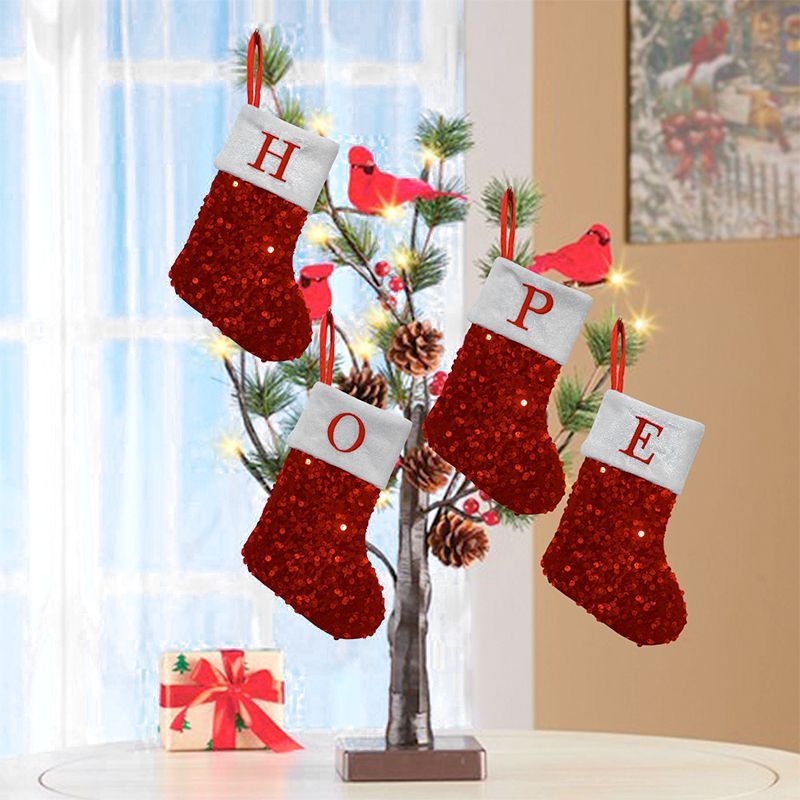 Rode Pailletten Kerstsok met B - Embroidery Xmas Ornaments recensie en prijs